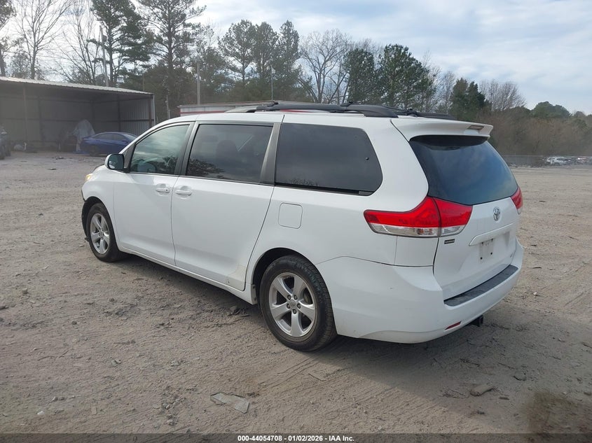 2013 Toyota Sienna Le V6 8 Passenger