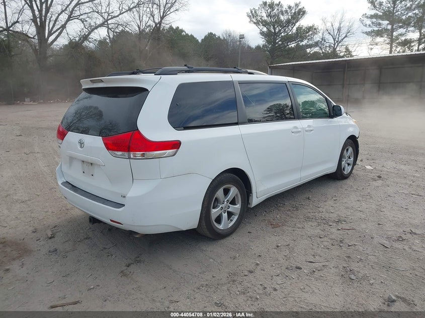 2013 Toyota Sienna Le V6 8 Passenger
