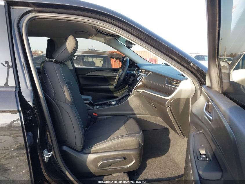 2023 Jeep Grand Cherokee L Laredo 4X4