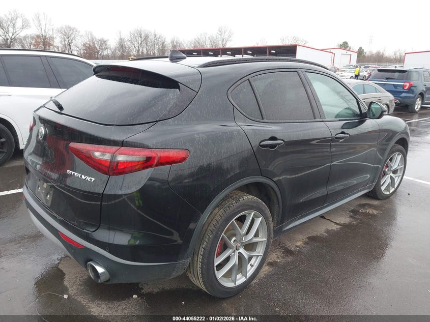 VIN ZASFAKNN0J7B94083 2018 ALFA ROMEO STELVIO TI SPORT AWD