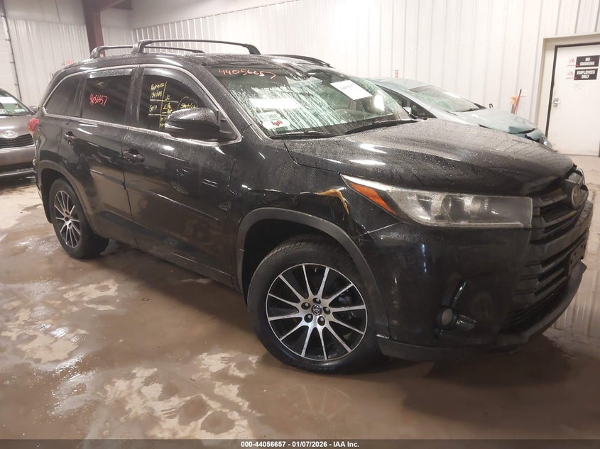 2017 Toyota Highlander Se