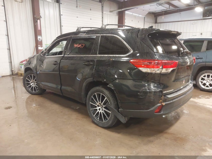 2017 Toyota Highlander Se