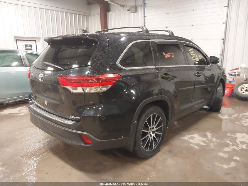2017 Toyota Highlander Se