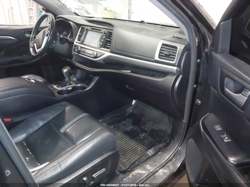 2017 Toyota Highlander Se