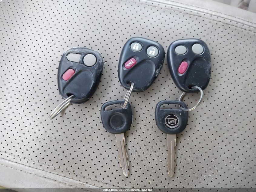 2004 Cadillac Escalade Standard VIN: 1GYEC63T24R283180 Lot: 44056795