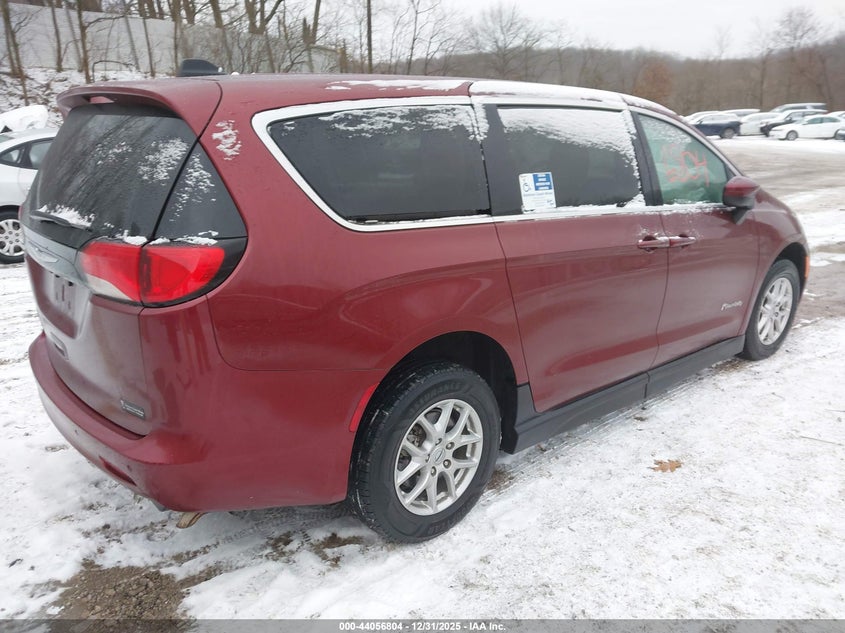 2022 Chrysler Voyager Lx