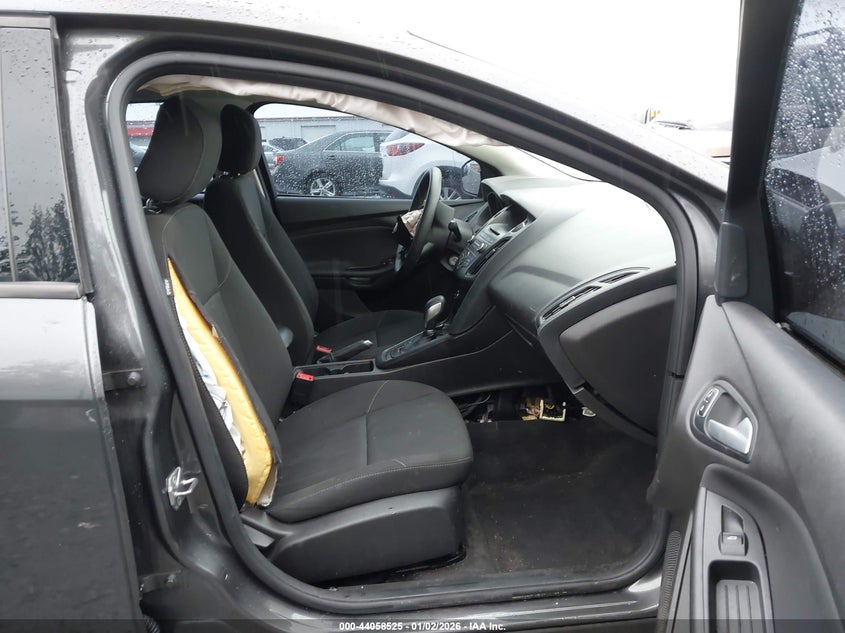VIN 1FADP3F2XHL312530 2017 FORD FOCUS SE
