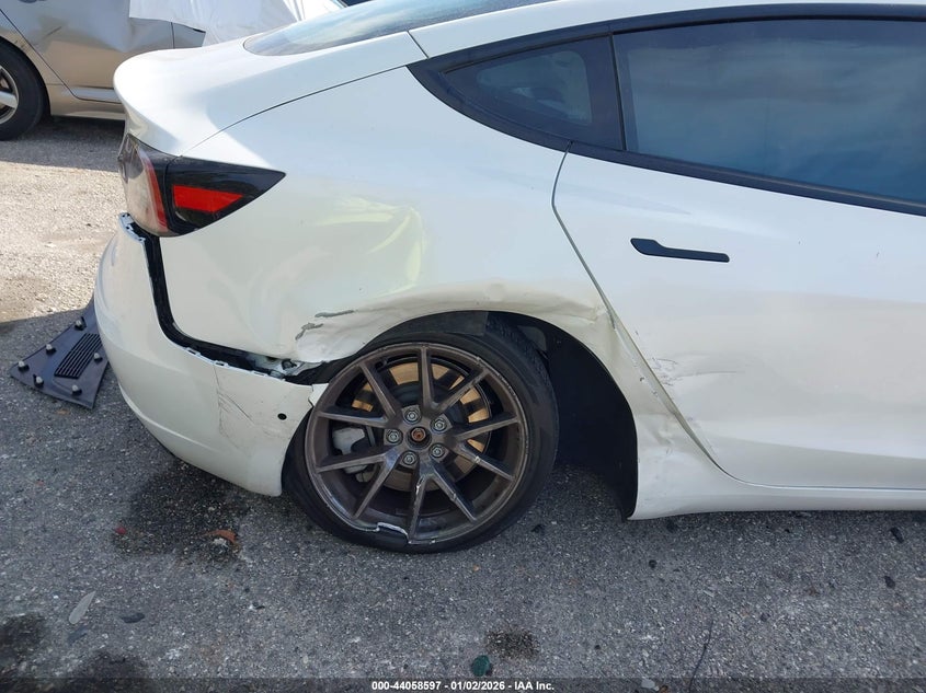 2022 Tesla Model 3 Rear-Wheel Drive VIN: 5YJ3E1EA6NF327291 Lot: 44058597