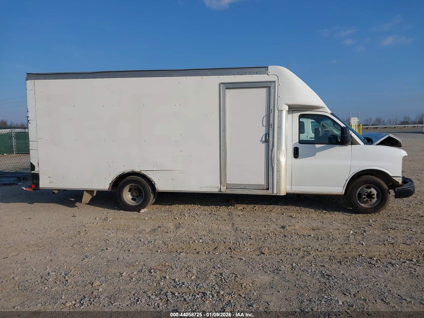 2017 GMC Savana Cutaway Work Van VIN: 1GD37TCG5H1127265 Lot: 44058725