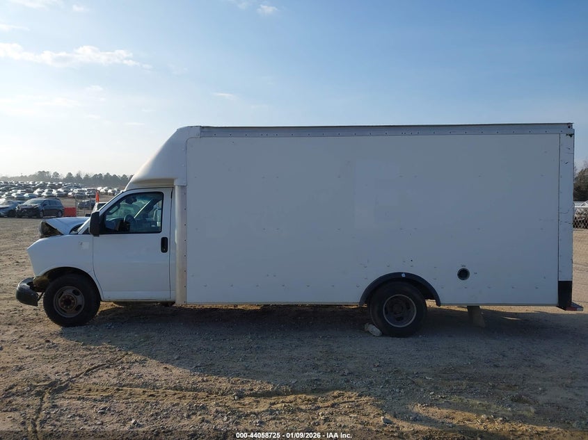 2017 GMC Savana Cutaway Work Van VIN: 1GD37TCG5H1127265 Lot: 44058725