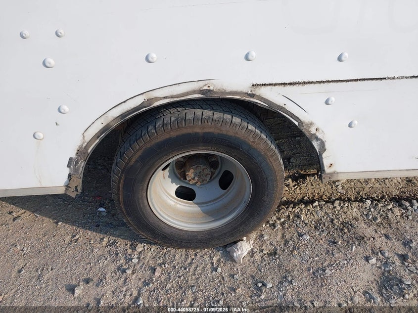 2017 GMC Savana Cutaway Work Van VIN: 1GD37TCG5H1127265 Lot: 44058725