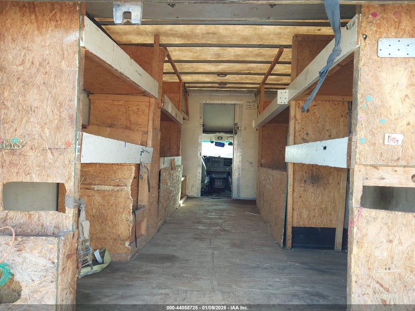 2017 GMC Savana Cutaway Work Van VIN: 1GD37TCG5H1127265 Lot: 44058725