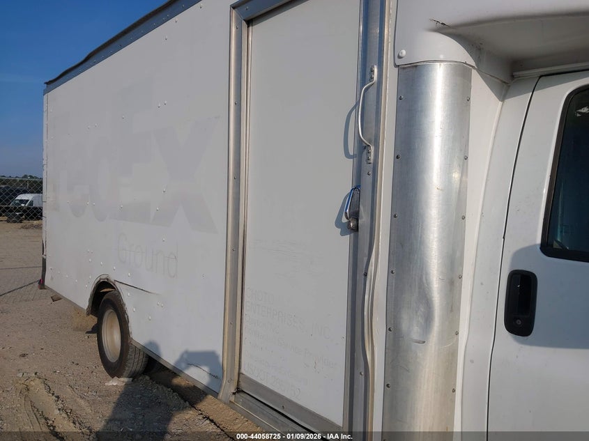 2017 GMC Savana Cutaway Work Van VIN: 1GD37TCG5H1127265 Lot: 44058725