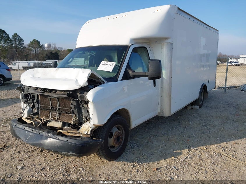 2017 GMC SAVANA CUTAWAY auction photo 2