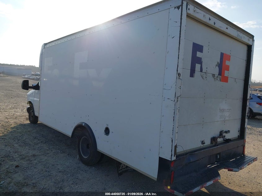 2017 GMC SAVANA CUTAWAY auction photo 3