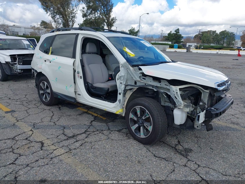 JF2SJAECXHH424475 2017 Subaru Forester 2.5I Premium auction photo 1
