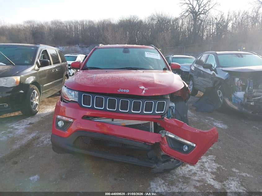 VIN 3C4NJCBB7JT240816 2018 JEEP COMPASS LATITUDE FWD