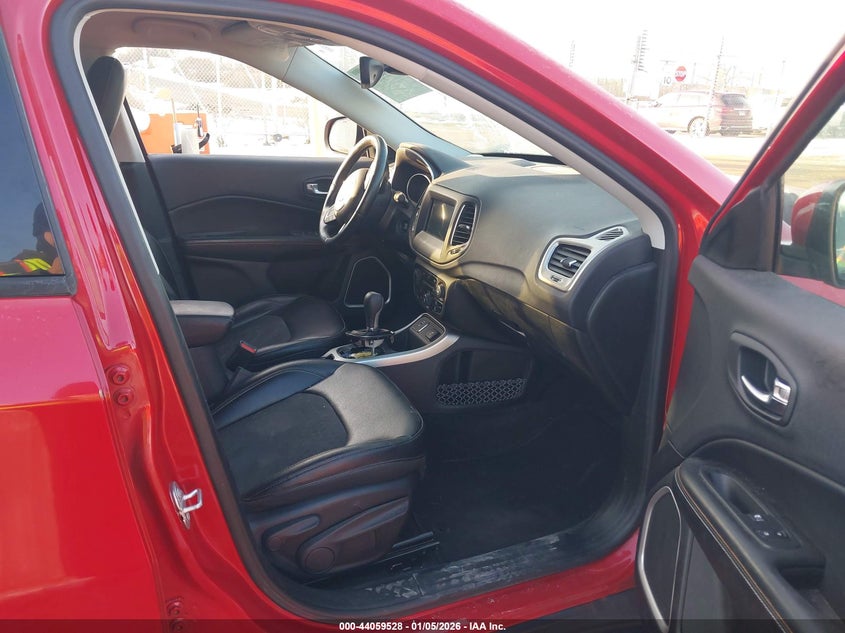 VIN 3C4NJCBB7JT240816 2018 JEEP COMPASS LATITUDE FWD