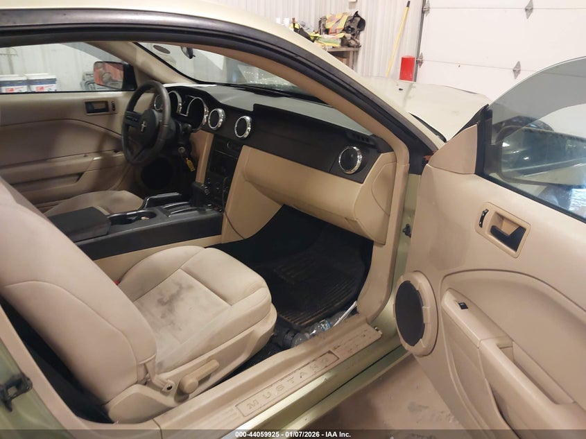 2005 Ford Mustang V6 Deluxe/V6 Premium