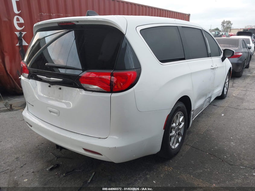 2022 Chrysler Voyager Lx