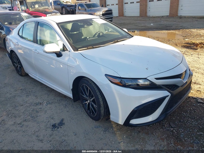 TOYOTA CAMRY SE AWD