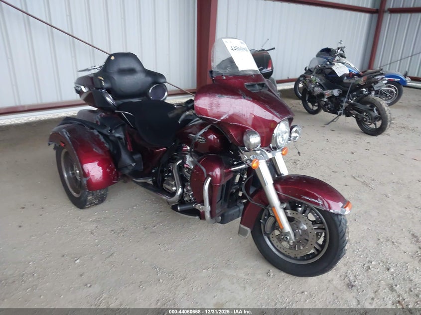1HD1MAL33FB861933 2015 Harley-Davidson Flhtcutg Tri Glide Ultra auction photo 1