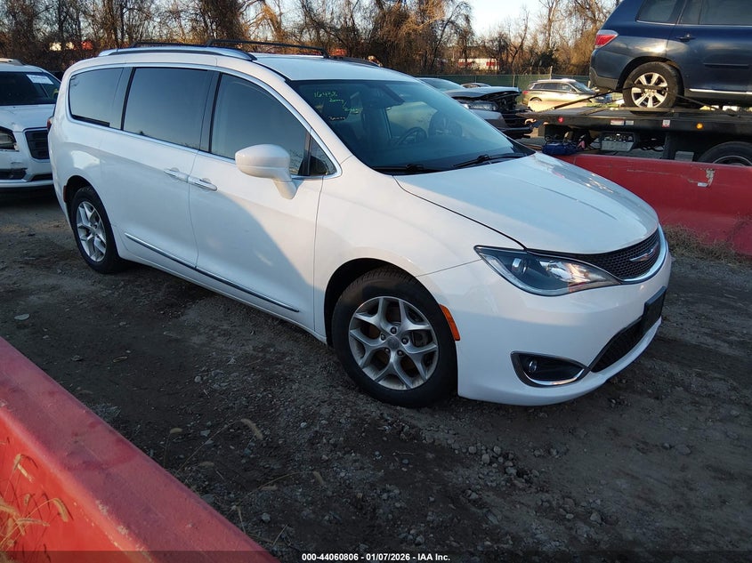 2C4RC1EG9HR543701 2017 Chrysler Pacifica Touring-L Plus auction photo 1
