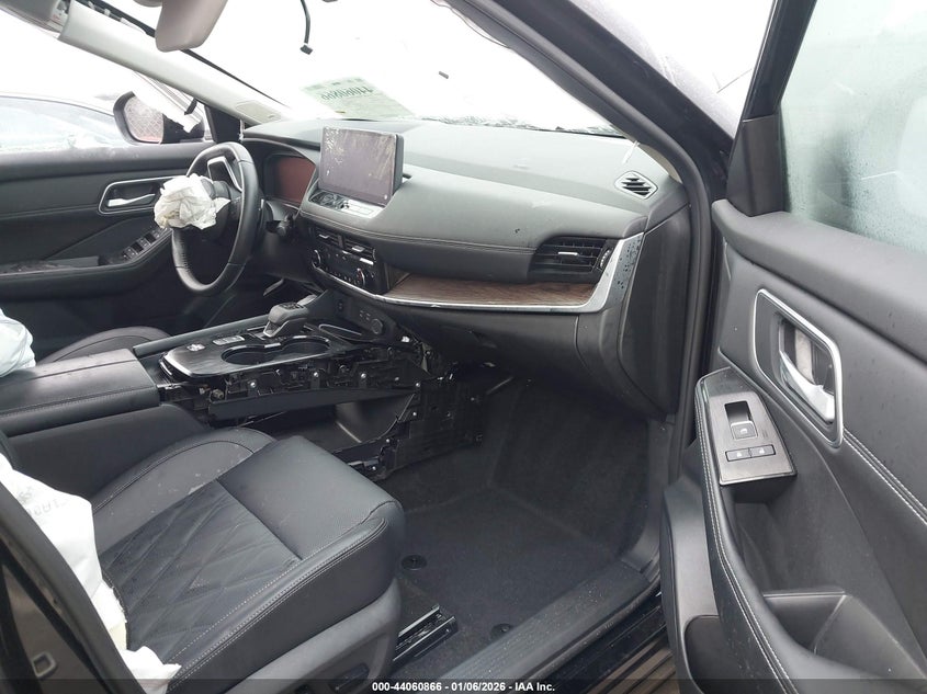 2024 Nissan Rogue Platinum Fwd