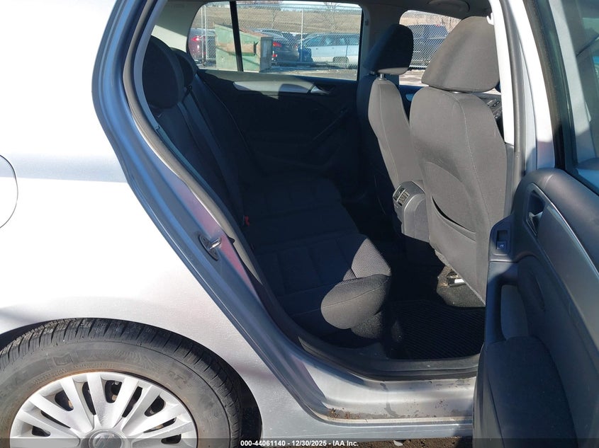 2013 Volkswagen Golf 2.5L 4-Door VIN: WVWDB7AJ4DW102531 Lot: 44061140