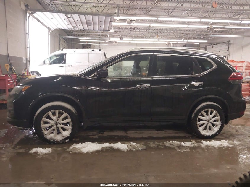 VIN 5N1AT2MV0JC810589 2018 NISSAN ROGUE SV