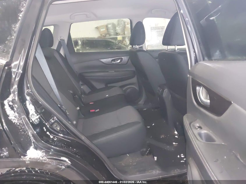 VIN 5N1AT2MV0JC810589 2018 NISSAN ROGUE SV