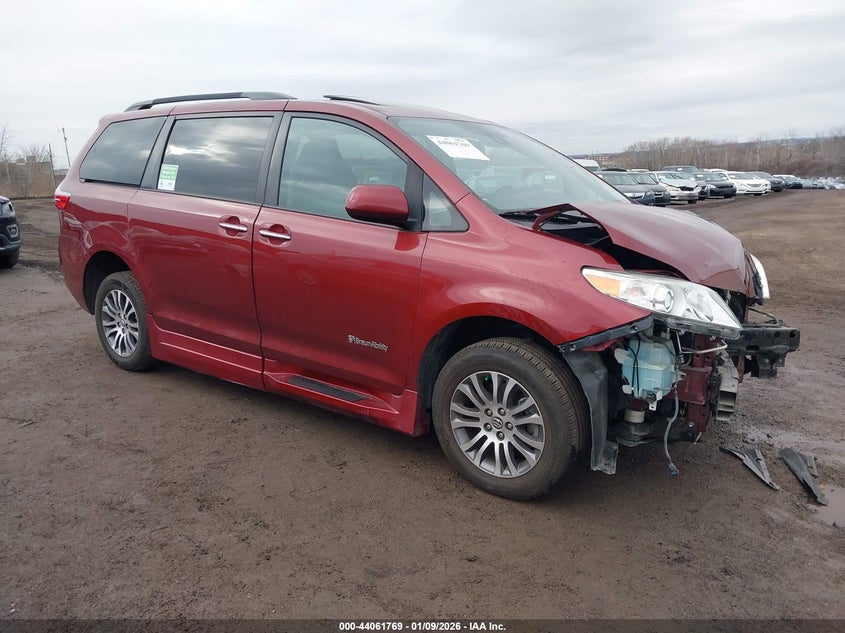 2020 Toyota Sienna Xle
