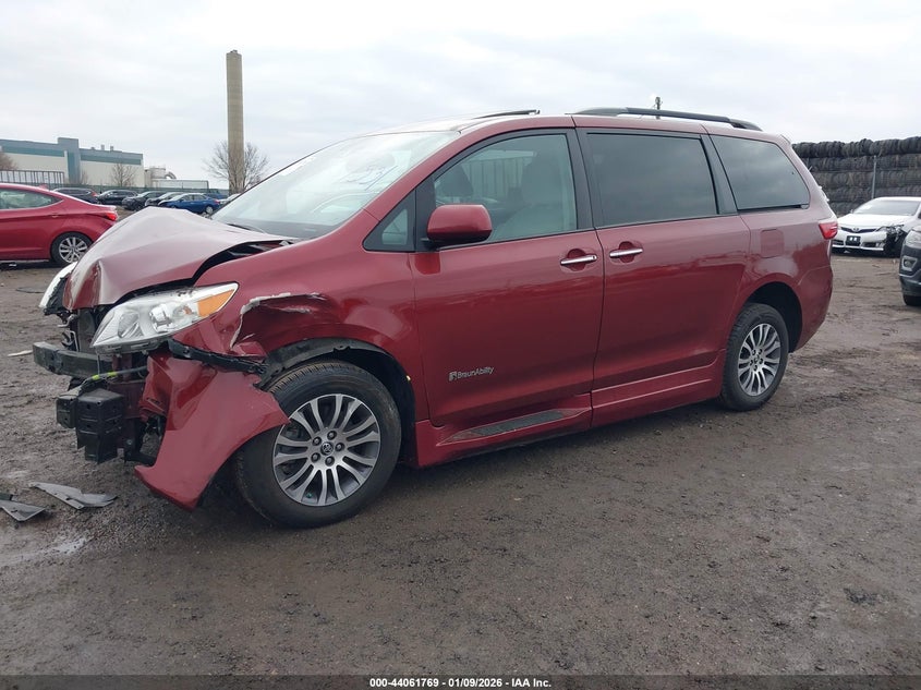 2020 Toyota Sienna Xle