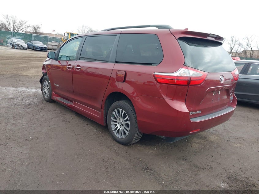 2020 Toyota Sienna Xle