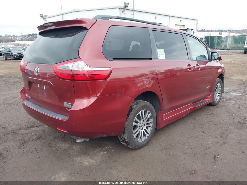 2020 Toyota Sienna Xle