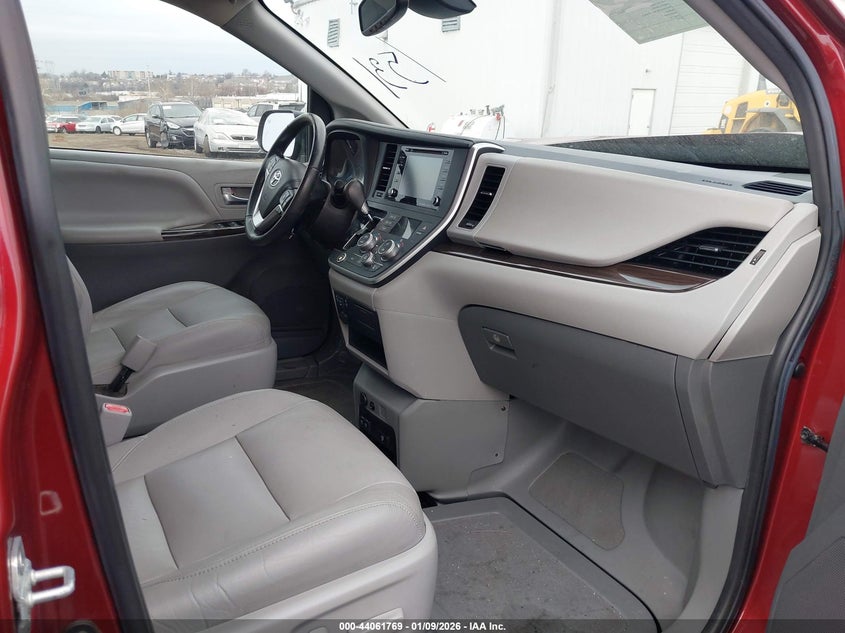 2020 Toyota Sienna Xle