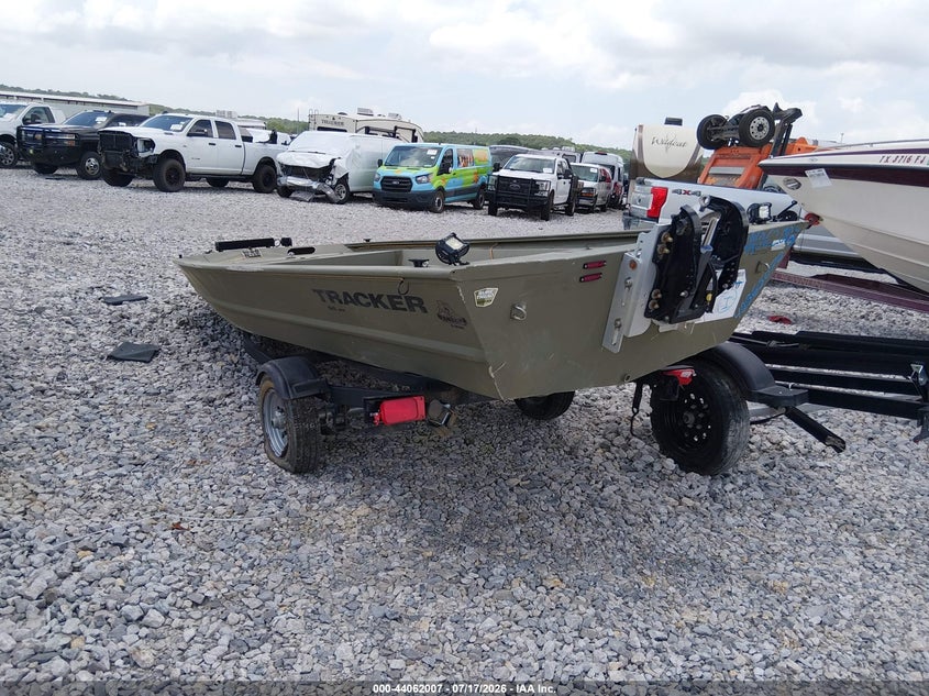 2024 TRACKER OTHER auction photo 3