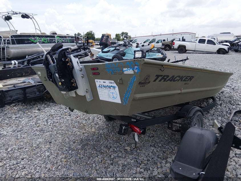 2024 TRACKER OTHER auction photo 4