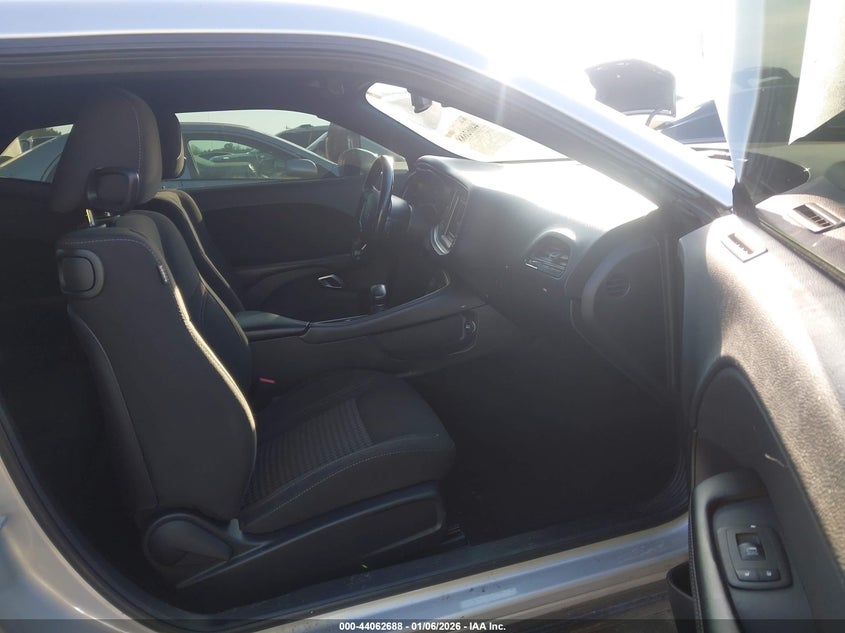 VIN 2C3CDZAG4KH716839 2019 DODGE CHALLENGER SXT