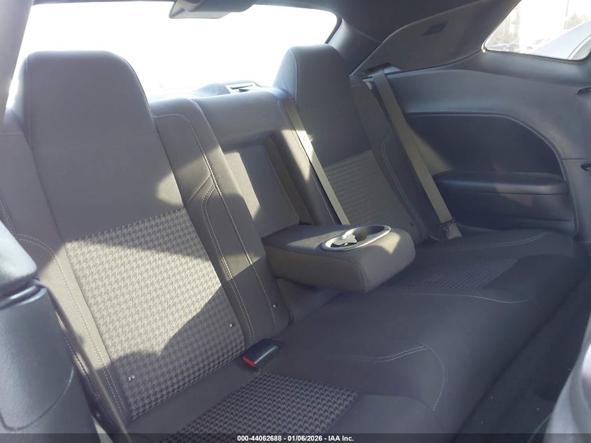 VIN 2C3CDZAG4KH716839 2019 DODGE CHALLENGER SXT