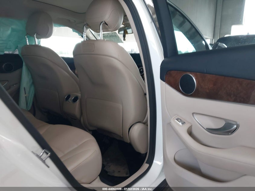 VIN WDC0G4JB0JV067022 2018 MERCEDES-BENZ GLC 300