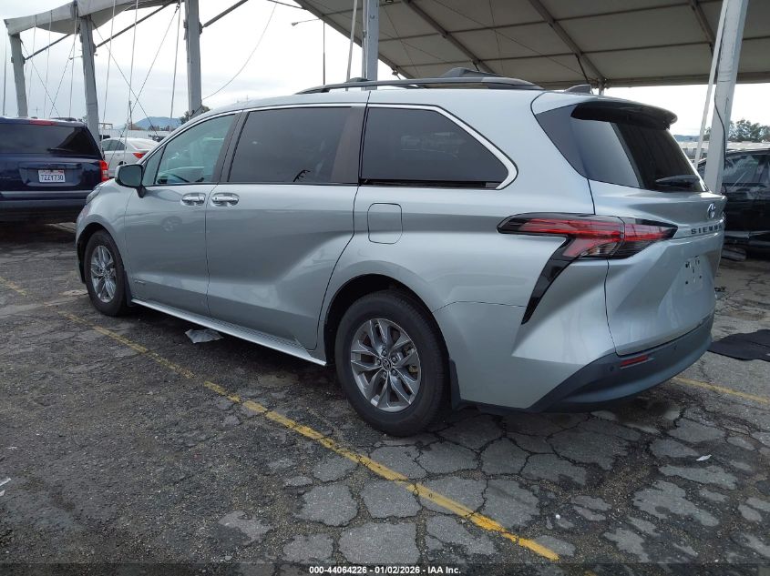 2021 Toyota Sienna Xle