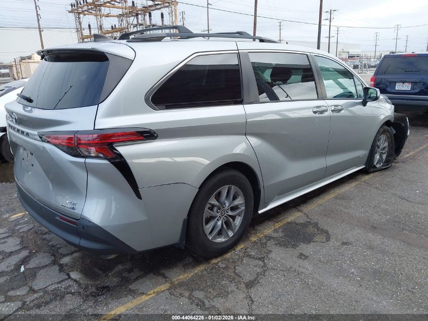 2021 Toyota Sienna Xle