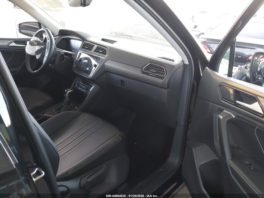 2024 Volkswagen Tiguan 2.0T Se/2.0T Wolfsburg Edition