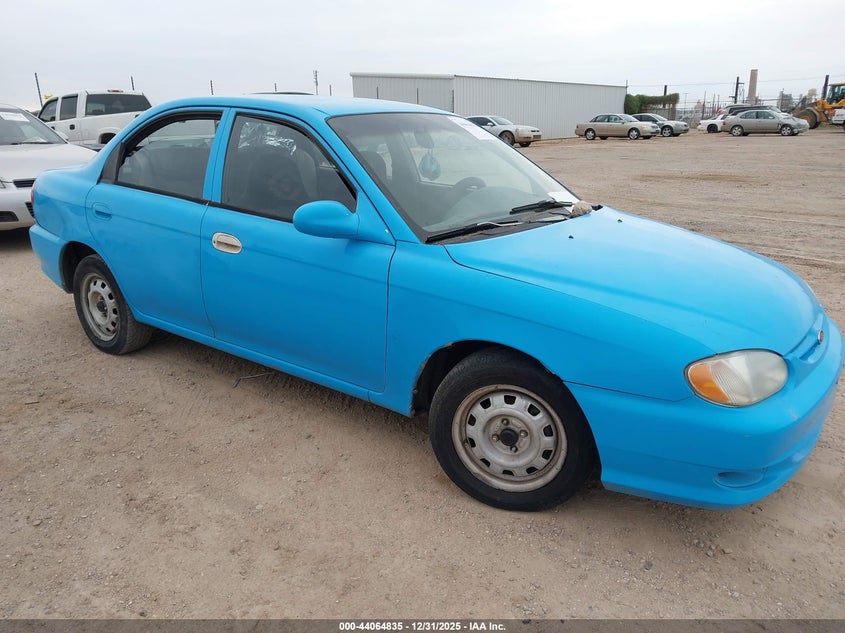 KNAFB121XW5725386 KIA SEPHIA Photo 1