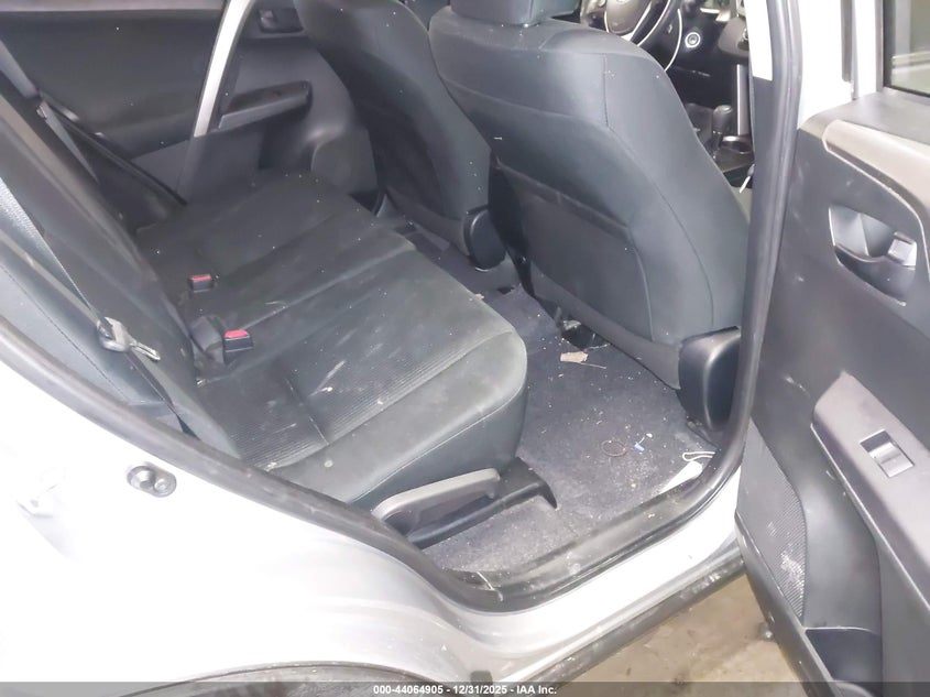 VIN JTMBFREV6JJ207584 2018 TOYOTA RAV4 LE