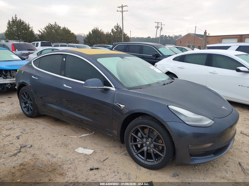 5YJ3E1EA6JF010217 2018 Tesla Model 3 Long Range/Mid Range auction photo 1