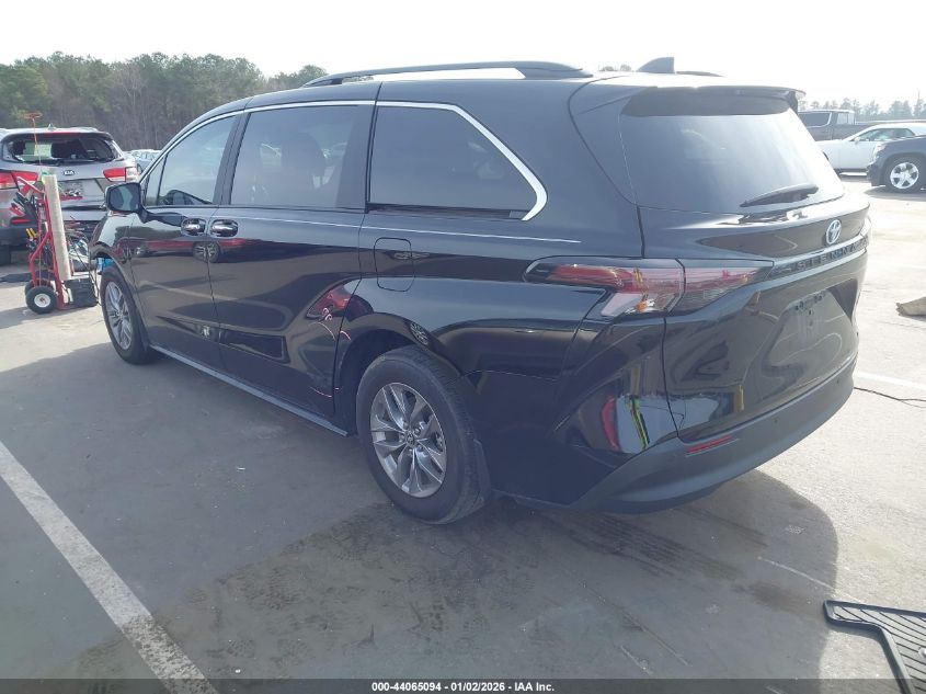 2025 Toyota Sienna Xle