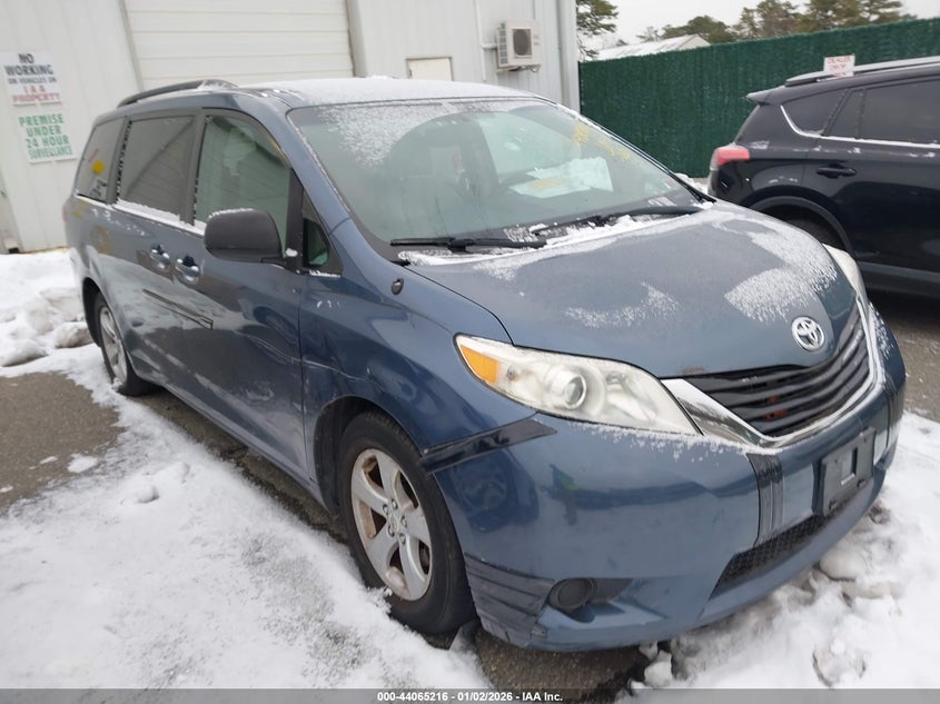 5TDKK3DC8DS360564 2013 Toyota Sienna Le V6 8 Passenger auction photo 1