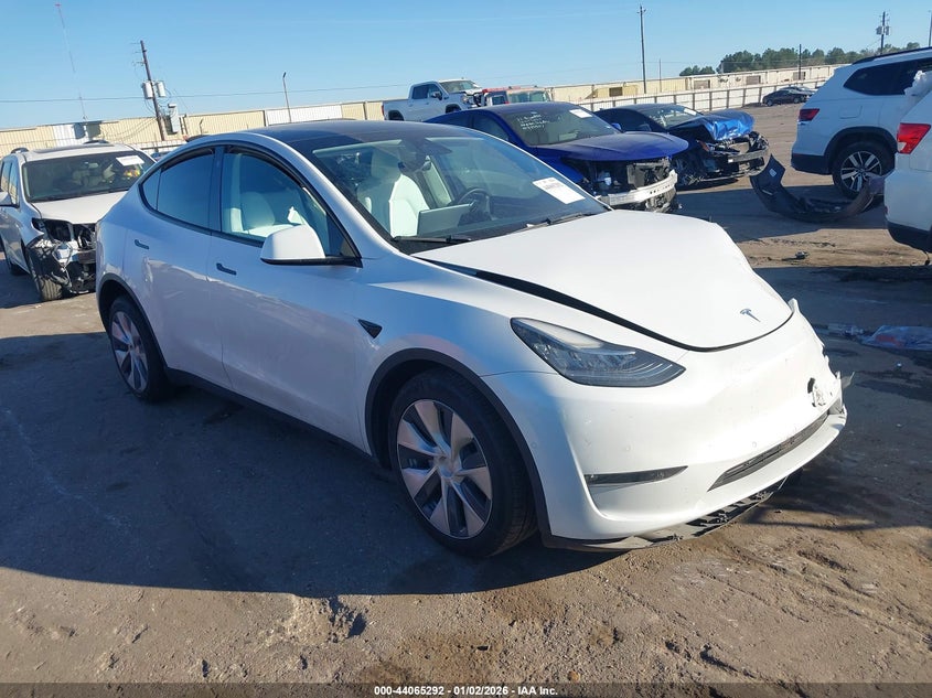 2022 Tesla Model Y Long Range Dual Motor All-Wheel Drive